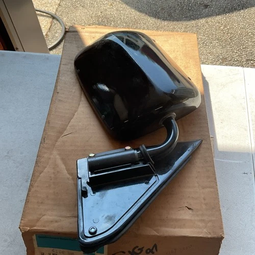 1988-1999 CHEVY GMC TRUCK RT BLACK SIDE VIEW MIRROR GM #15545286
