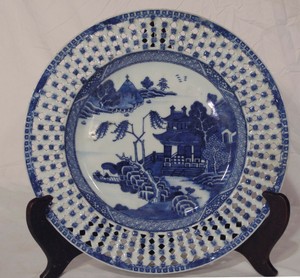 18th C Chinese Export Blue Willow White Porcelain Plate