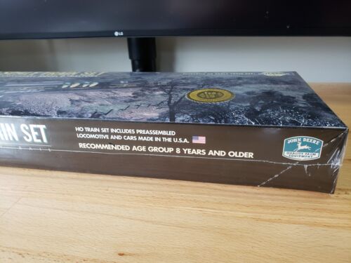 Athearn John Deere HO Scale Train Set Including Two Pewter Model D Tractors - Picture 3 of 8
