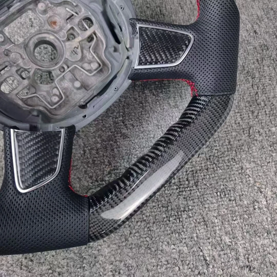 Volante personalizado de fibra de carbono de cuero perforado línea roja para Audi A4 2013 Foto 3 de 4