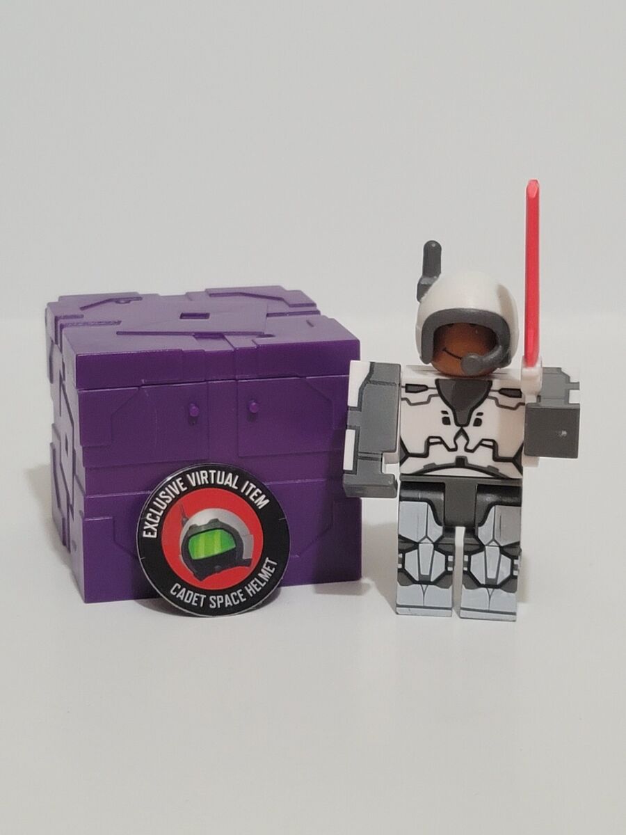 ROBLOX SERIES 11 SPACE TROOPER WITH CADET SPACE HELMET UNUSED