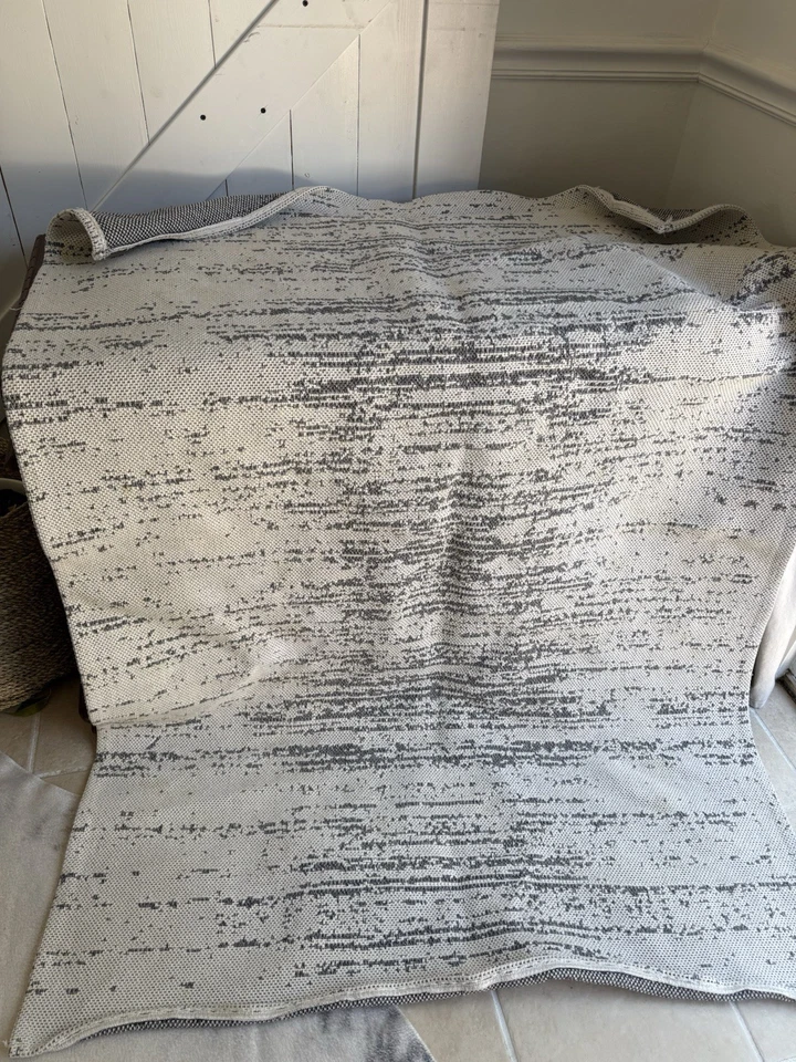 ✿ Tapete de algodão tecido 64” x 45” cinza e creme minimalista moderno - Imagem 2 de 4