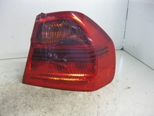 BMW 320d DPF Aut. E90 / E91/ Heckleuchte Aussen Komplett  R 6937458