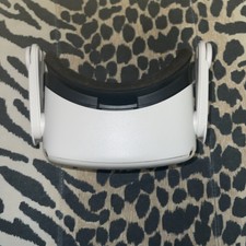 Oculus Meta Quest 2 Headset and No charger lo...