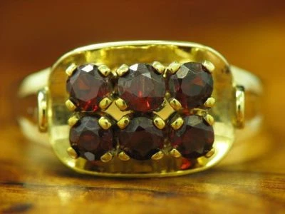 8kt 333 Gelbgold Ring mit 1,08ct Granat Besatz / 2,6g / RG 55,5 - Bild 1 von 4