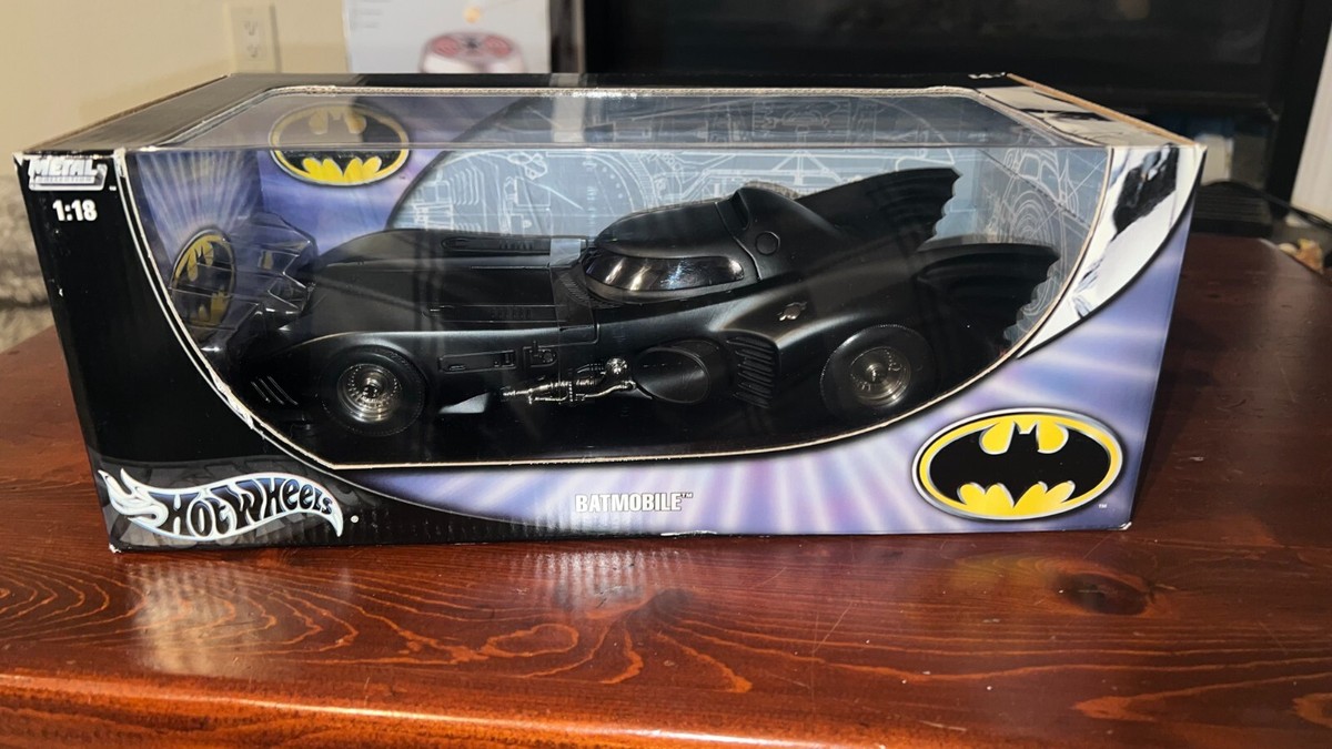 Hot Wheels 1989 Batmobile 1:18 スケール Amazon.com: 1989 Batmobile Model by Mattel Elite in 1:18