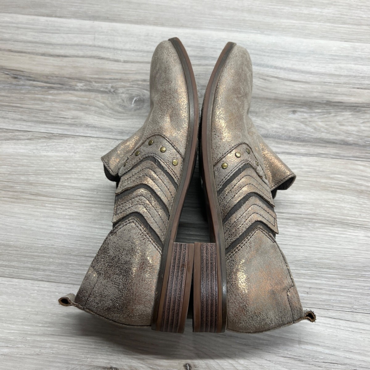 Clarks Women's Size 8 Gun Metal Metallic Trish Bell Slip On