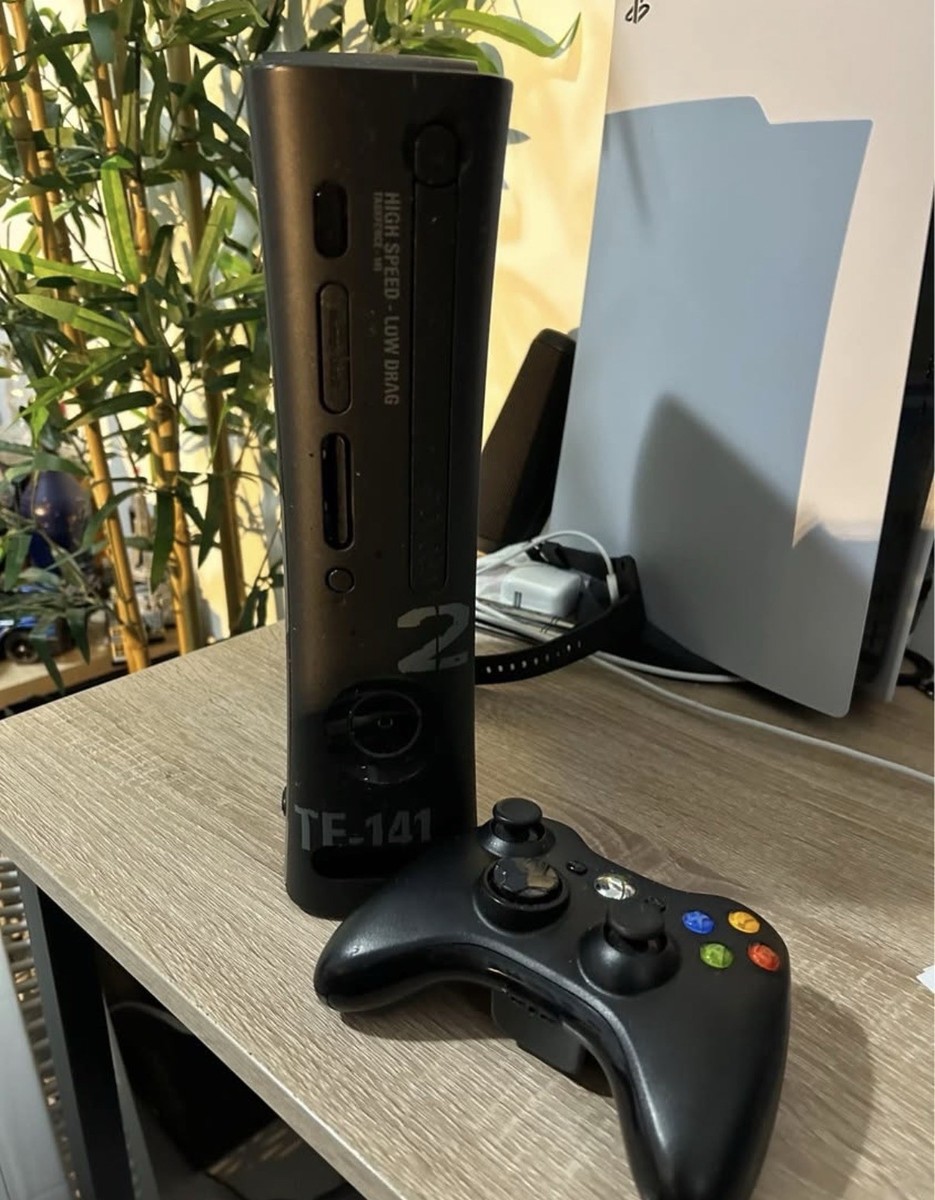 Microsoft Xbox 360 Elite Call Of Duty: Modern Warfare 2 Limited