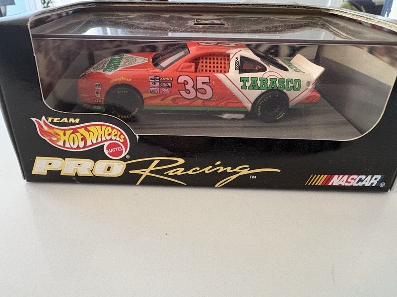 Hot Wheels Team Pro Racing Todd Bodine #35 Tobasco 1998 Diecast 1:24