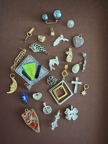 Vintage Pendant Lot 26 Pieces Costume Jewelry Charms Florida Cross Dolphin image 6