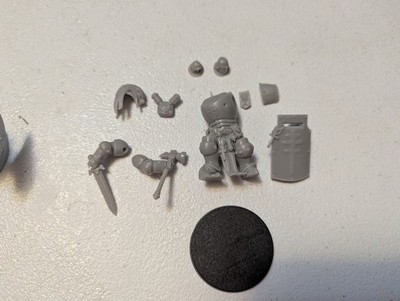 Red Pilgrim - Lieutenant in Machine Armor - Compatible w/ Grimdark Crusade
