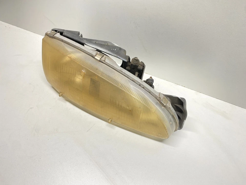 93 - 96 FARO LATERAL DERECHO PASAJERO MITSUBISHI MIRAGE OEM, 114-58353 Foto 3 de 4