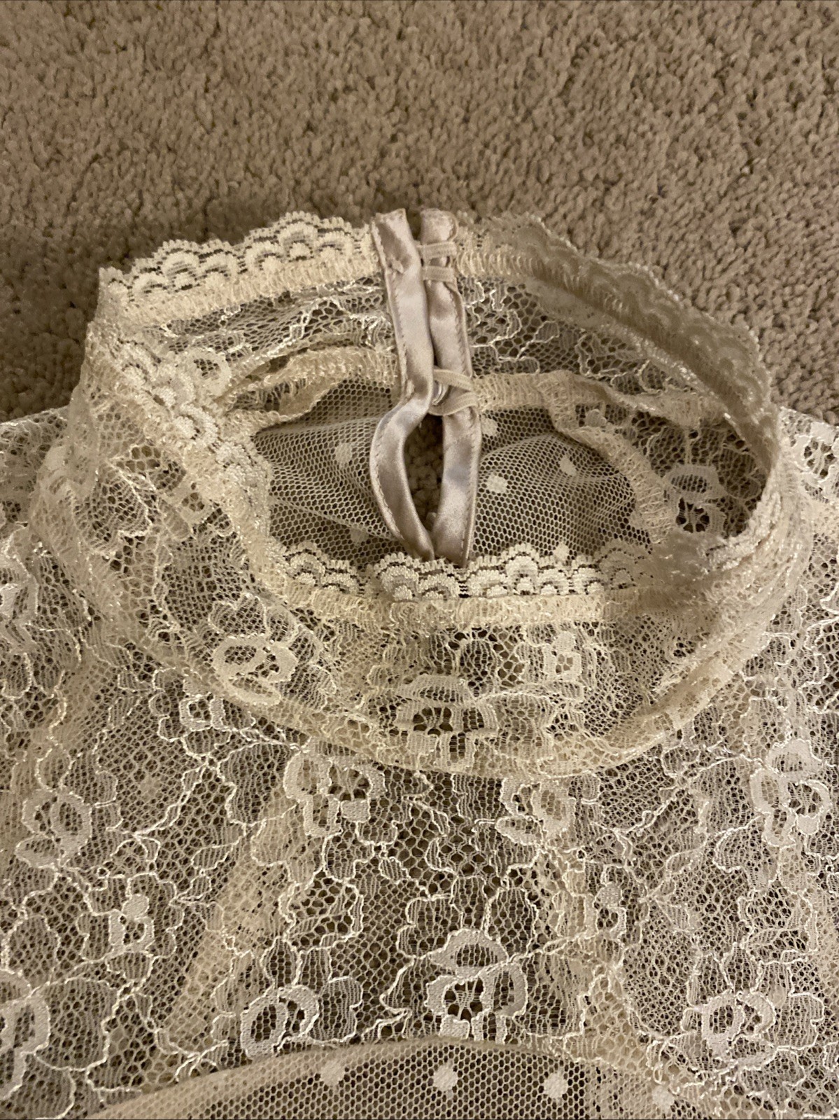 BEBE IVORY LACE SILK BLEND MOCK NECK TANK TOP SIZE XS