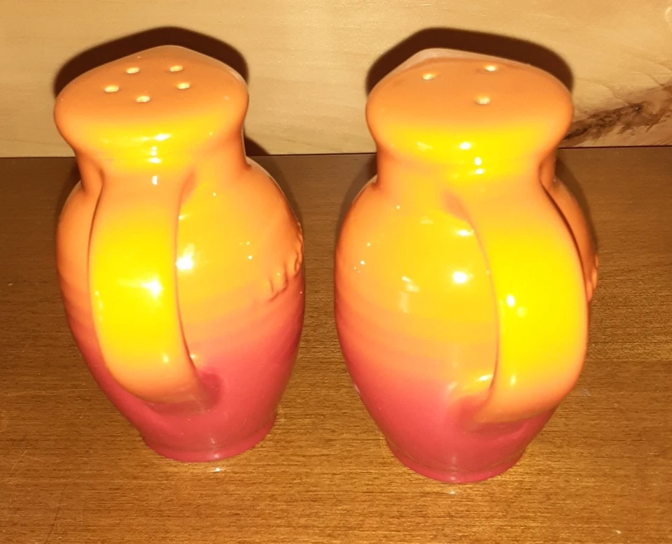 Juego de saleros y pimenteros Le Creuset naranja llama rojo 3,25" Foto 2 de 4