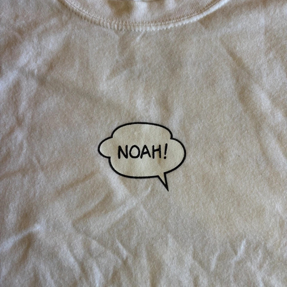 Camiseta masculina creme Noah NYC estampa gráfica quadrinhos manga curta tamanho G - Imagem 2 de 4