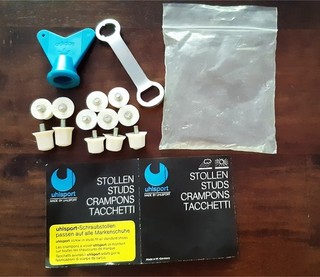 Uhlsport Stollen 8x 13 / 4x 16 mm Plastik / mit 2 Stollenschlüssel ! Unbenutzt