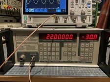 Farnell Synthesized Signal Generator 10 Khz – 1Ghz Model Esg 1000 ￼￼￼