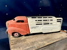 Rare VINTAGE C. 1940 WYANDOTTE STREAMLINE BULLET NOSE EXPRESS STAKE TRUCK