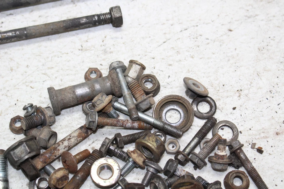 LOTE DE PEÇAS E FERRAGENS HONDA XR100R 2001-2003 - Imagem 4 de 4