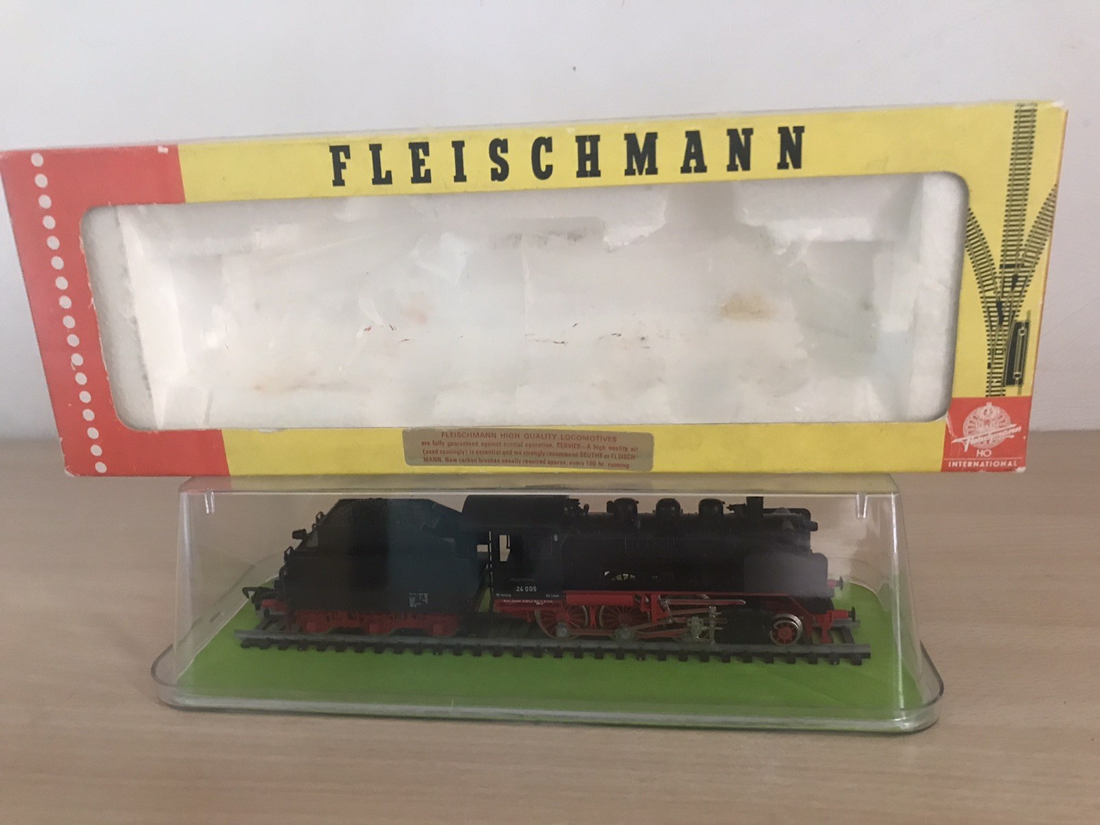 SCALA HO LOCOMOTIVA FLESCHMAN FUNZIONANTE CON LUCI SCATOLA E TECALEGGERE LE NOTE