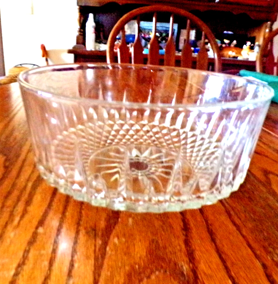 VTG LARGE ARCOROC DIAMANT SERVING FRUIT SALAD BOWL CLEAR CRYSTAL FRANCE 9"dia 4H - Image 4 of 4