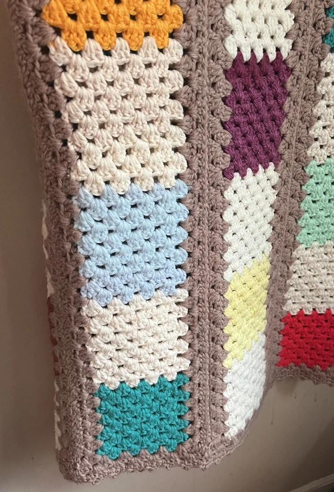 Manta afgana de ganchillo vintage hecha a mano bronceado brillante 48 X 78 retazos Foto 4 de 4