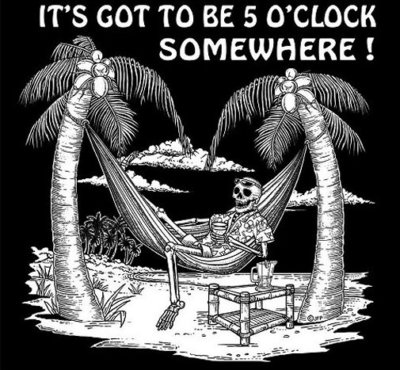 IT'S 5 O'CLOCK SOMEWHERE FUNNY SKULL DRINKING T-SHIRT
