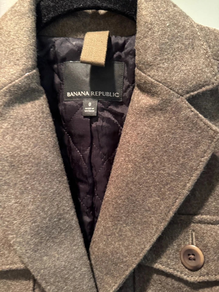 Pantalones de traje Banana Republic verde oliva (nuevo con etiquetas) y chaqueta (usados) - talla 0 (dos Foto 4 de 4