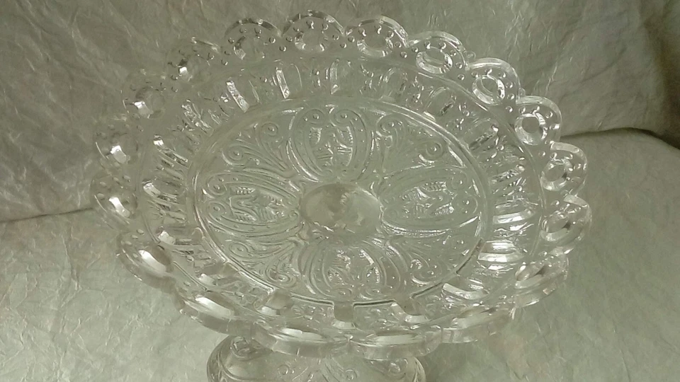 ANCIEN DRAGEOIR COUPE EN CRISTAL TAILLE PIED TETE DE POISSON FIN 19 EME** - Photo 2/4