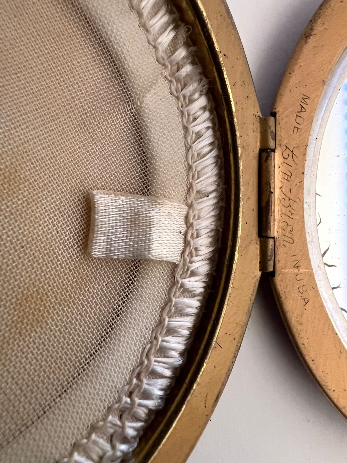 VINTAGE LIN BREN COMPACT WITH JEWELS PLEASE READ