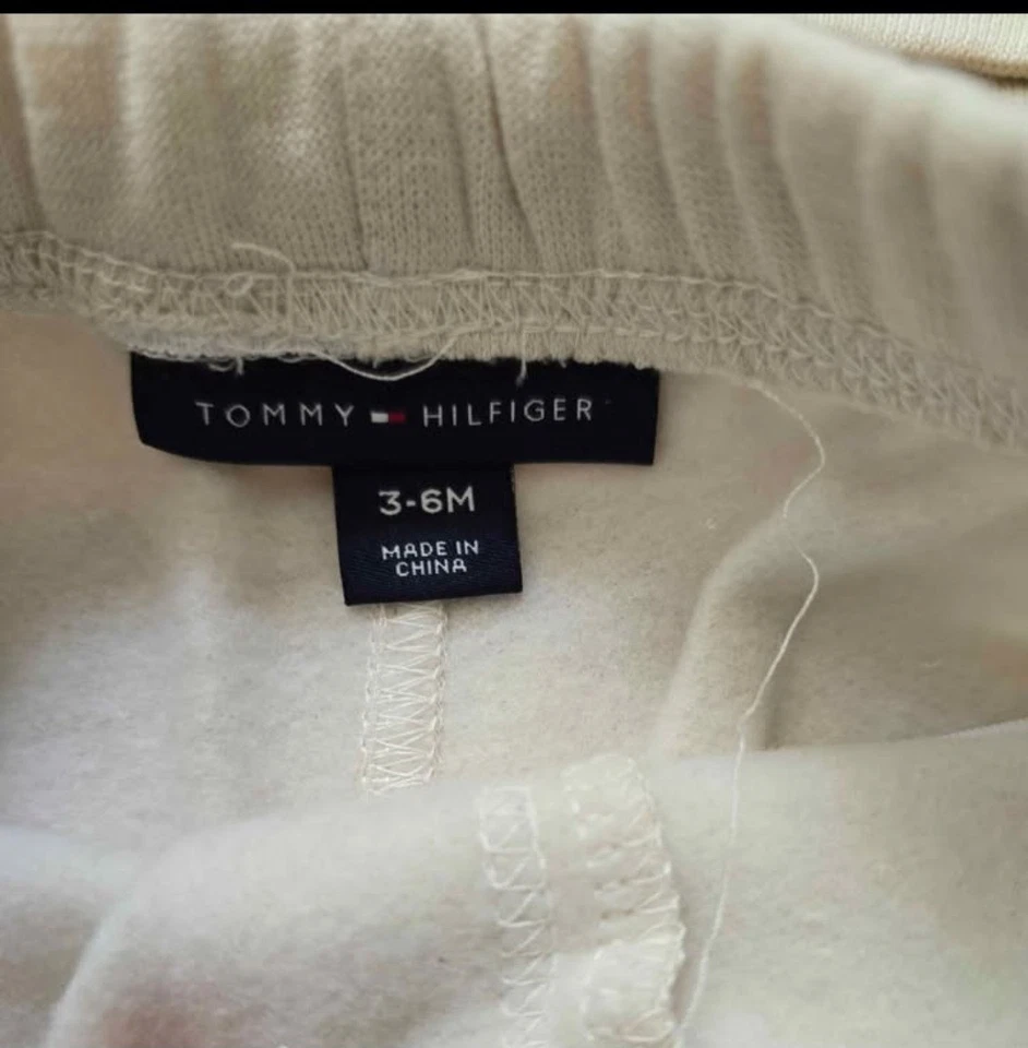 Tommy Hilfiger Infantil Niño Sudadera con Capucha y Pantalones Jogger Conjunto de 2 Piezas Bronceado 3/6 M NUEVO Foto 4 de 4