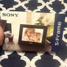 Sony S-Frame DPF-D70 7" LCD Digital Photo Frame 256 MB SD Slide Show