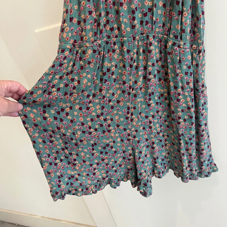Mameluco sin mangas floral verde Mossimo Supply Co. para mujer pequeño boho jardín mujer Foto 2 de 4