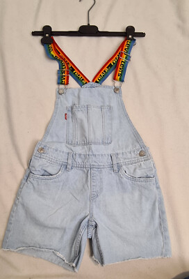 Levis Latzshorts in heller Waschung für Mädchen, Größe 152 (fast nie getragen)