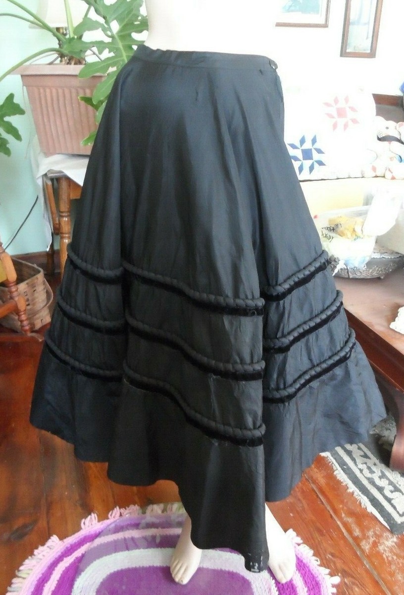 Venida Original Black Taffeta Skirt 40's 50's full circle Small Velvet trim