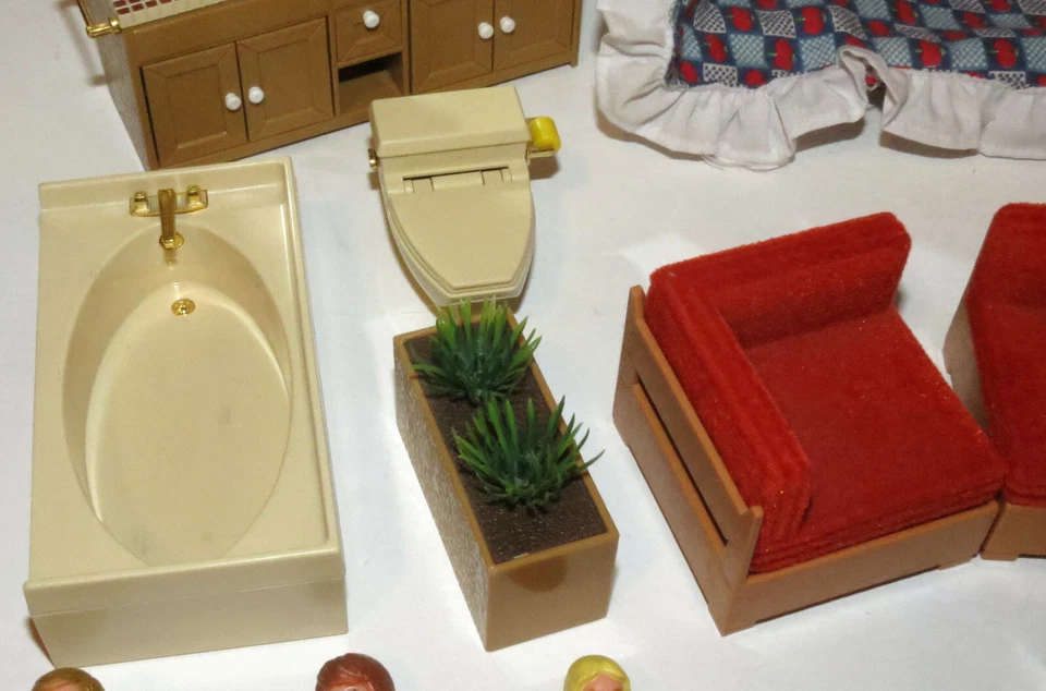 Lote de móveis e pessoas modernas para casa de bonecas SMALLER HOMES! Banheiro, cadeiras, mesa - Imagem 4 de 4