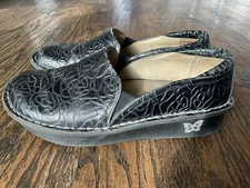 Alegria Deb-533 Slip On Clogs Black Rose Embossed Leather Women's Size 38/7.5-8