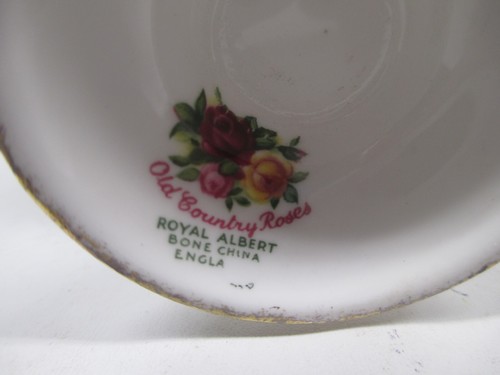 Royal Albert Old Country Roses Bud Spoon Vase Urn 3 1/2" Tall - Picture 6 of 9