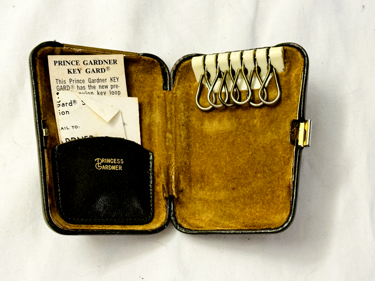 Old Vintage Princess Gardner Hard Case Key Holder Olive Green