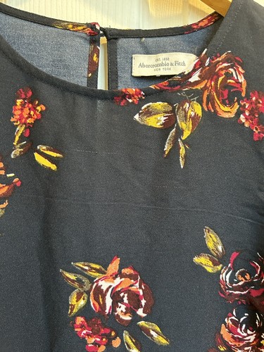 Abercrombie & Fitch Black Dress With Floral Design Medium Pit To Pit 19” BNWT A1 - 第 2/6 張圖片