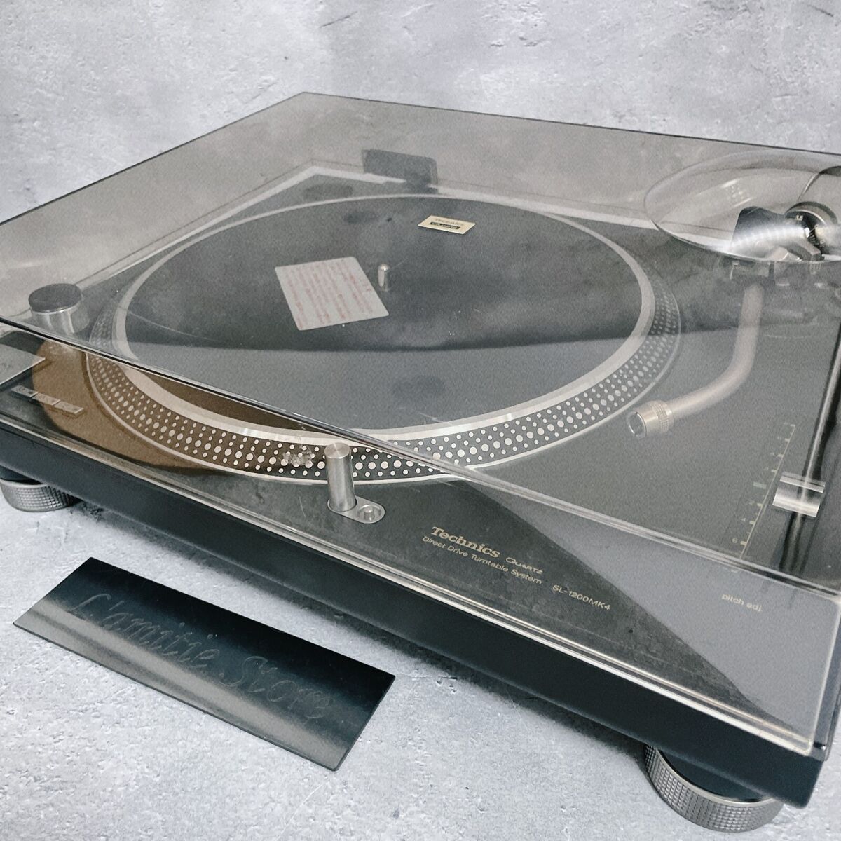 Technics SL-1200MK4-K Quartz Direct Drive Turntable Record Technics SL-1200MK4-K Quartz Direct Drive Turntable Record