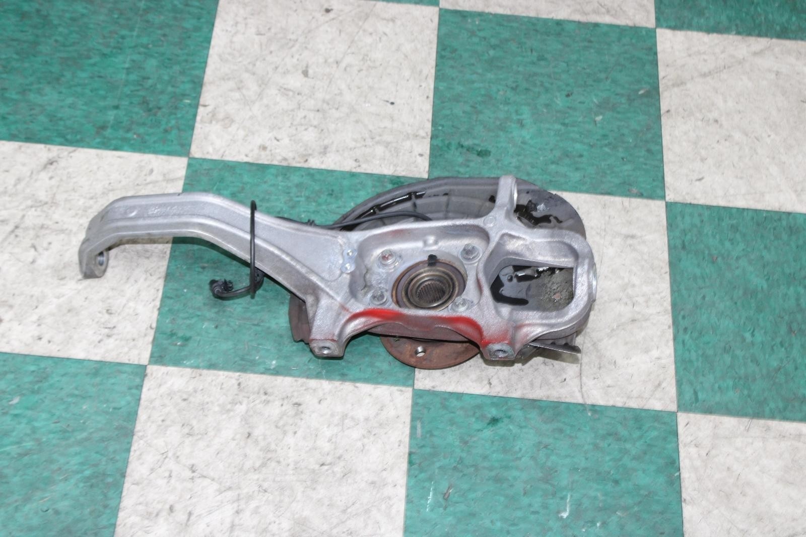 Maserati Quattroporte 2014-2020 Front Right Steering wheel hub