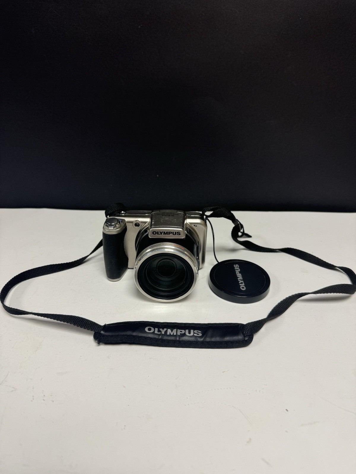 Olympus SP-800UZ 14MP 30X Zoom Bridge Digital Camera UNTESTED With camera case