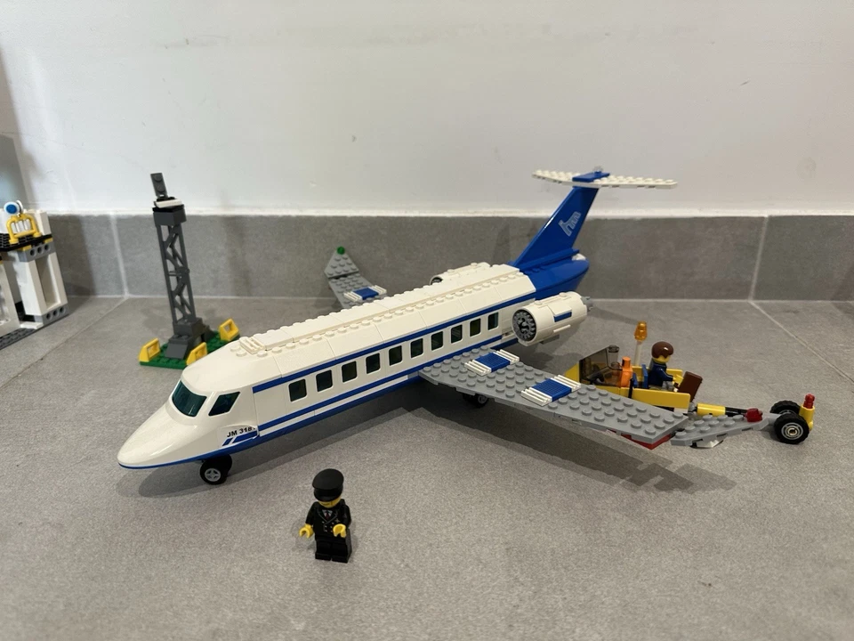 LEGO City 3181 Passenger Plane, photo 2 sur 4