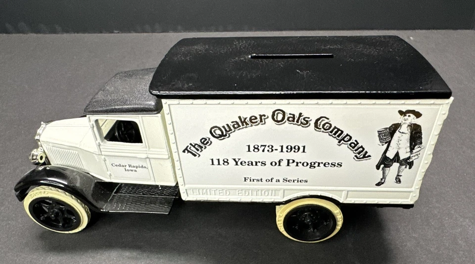 Camión motor Hawkeye 1931 banco de monedas Quaker Oats 118 años de progreso ERTL 1:34 Foto 2 de 4