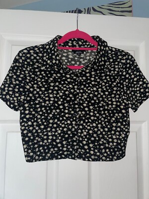 Wednesdays Girl 90 s style button up daisy cropped shirt Top size M