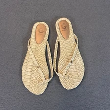 G by GUESS Women's Size 7.5M Snakeskin Pattern Thong Flip Flops Sandals Metal G