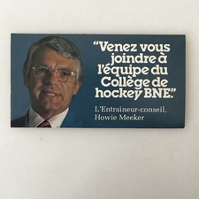 Autocollant Howie Meeker Collège de hockey BNE “Venez vous joindre” vintage
