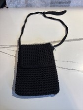Borsa all'uncinetto nera a tracolla Cafe' usata in ottime condizioni con chiusura zip foderata con interno