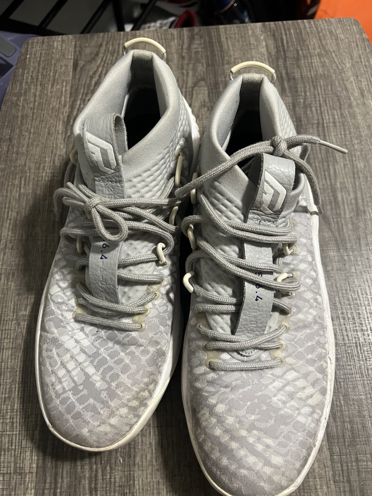 Adidas dame 4 Size 10.5
